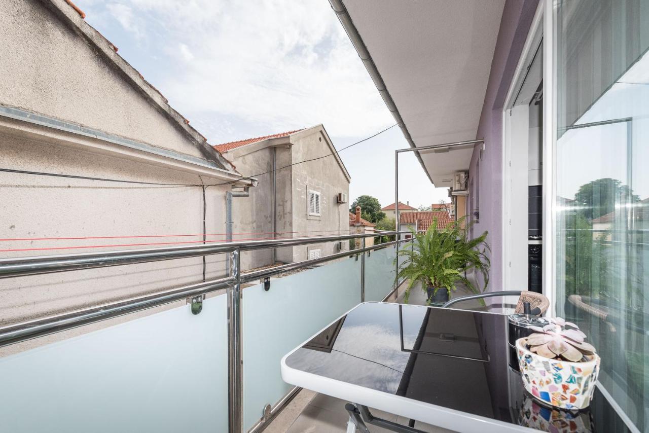 Lavi Apartment