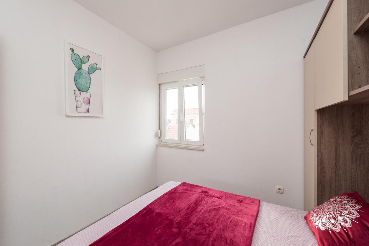 Lavi Apartment